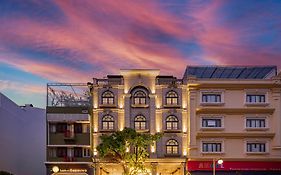 Golden Star Apartment & Hotel